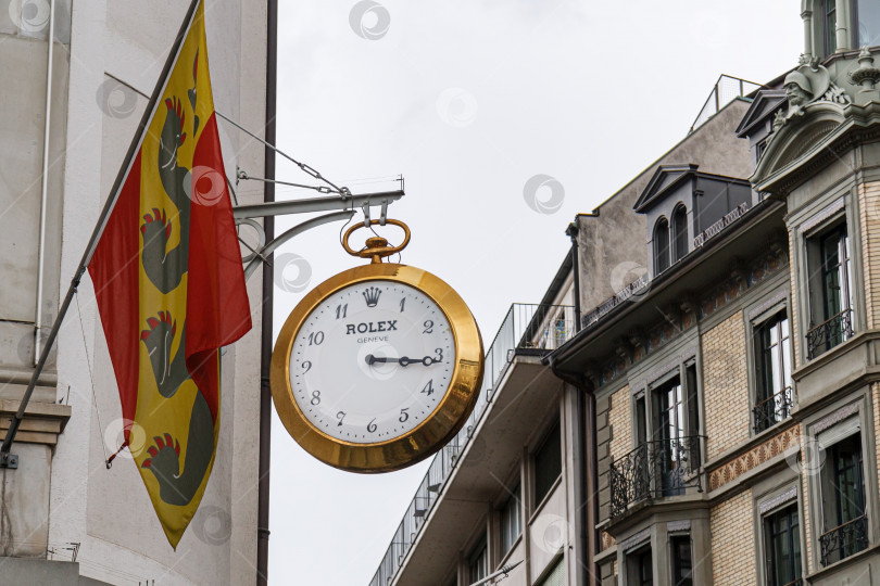 Скачать Рекламные часы Rolex на открытом воздухе в центре Люцерна Швейцария фотосток Ozero