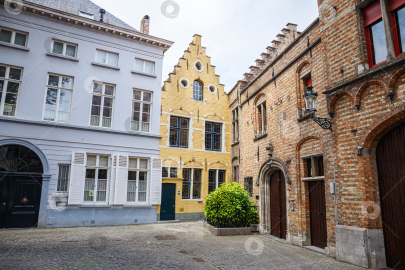 Скачать Традиционные красочные дома в Брюгге фотосток Ozero
