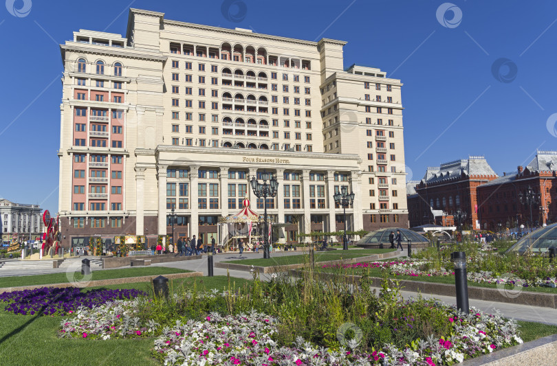 Скачать Отель "Четыре сезона", вид с Манежной площади. Москва, Россия. фотосток Ozero