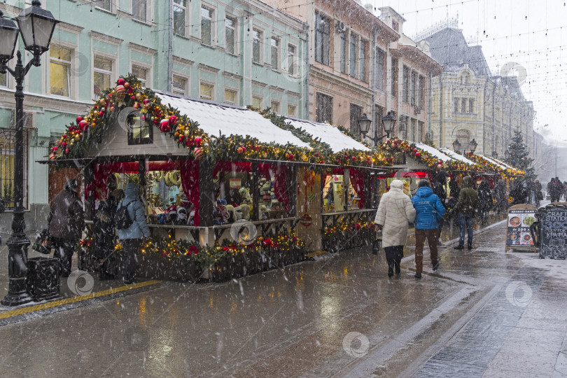 Скачать Рождественская ярмарка в Москве, Россия. фотосток Ozero