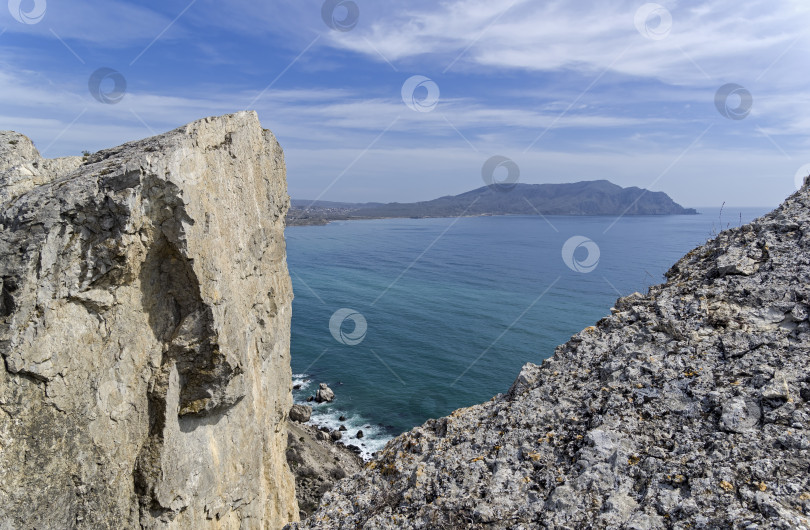 Скачать Скалы на побережье Черного моря. Крым. фотосток Ozero