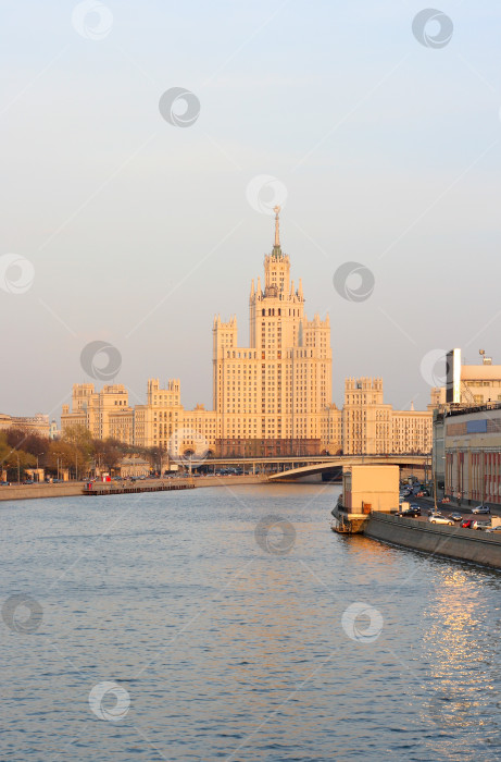 Скачать Москва. Высотка на Котельнической набережной фотосток Ozero