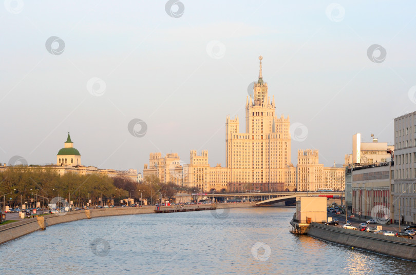 Скачать Москва. Высотка на Котельнической набережной фотосток Ozero