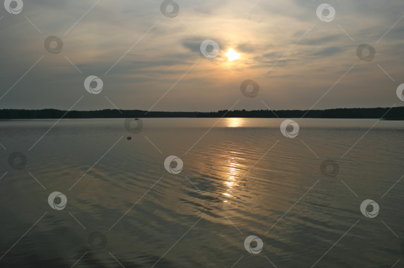 Скачать Закат на озере фотосток Ozero