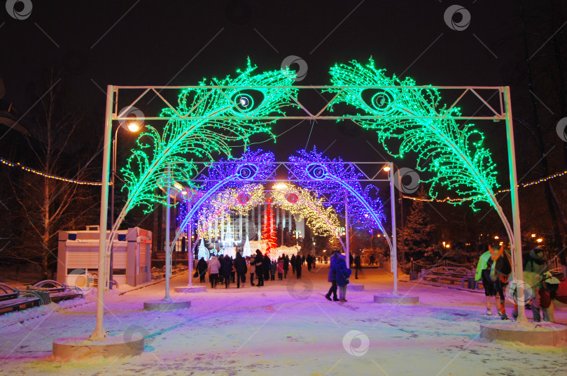 Скачать Тюмень, Россия, 09 января 2021 года: Новогодние украшения на Цветном бульваре фотосток Ozero