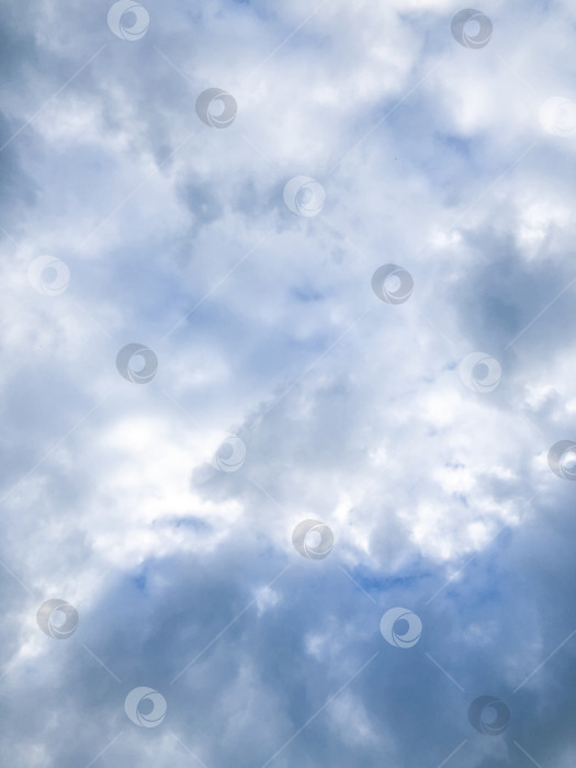 Скачать Фон облачно-голубого неба фотосток Ozero