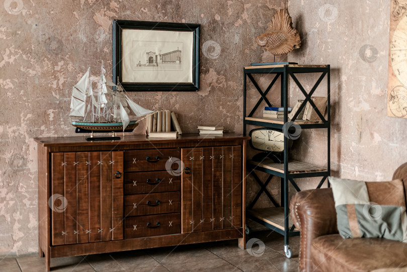 Скачать старомодный интерьер с антикварной мебелью и декором фотосток Ozero