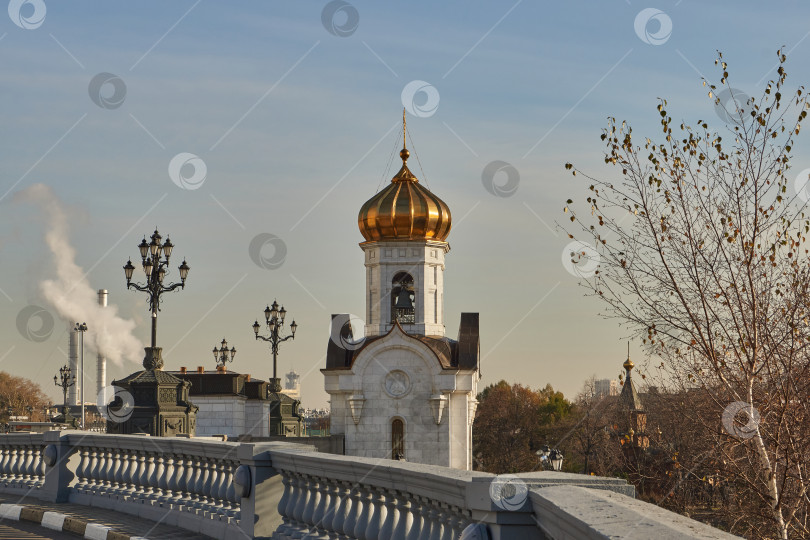 Скачать Москва, Россия - 25 октября 2014 года: Панорама Москвы. Вид с территории Храма Христа Спасителя. фотосток Ozero
