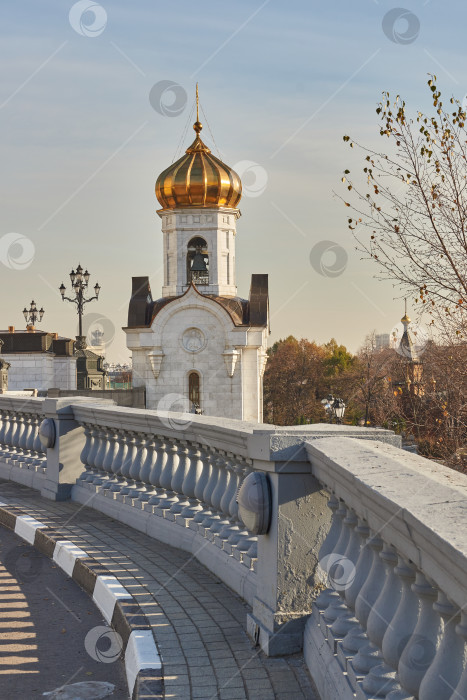 Скачать Москва, Россия - 25 октября 2014 года: Панорама Москвы. Вид с территории Храма Христа Спасителя. фотосток Ozero