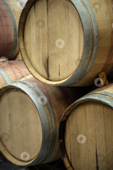 Скачать Деревянные бочки для хранения вина фотосток Ozero
