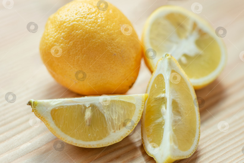 Скачать Корень имбиря и лимон. Натуральные и вкусные средства от простуды фотосток Ozero