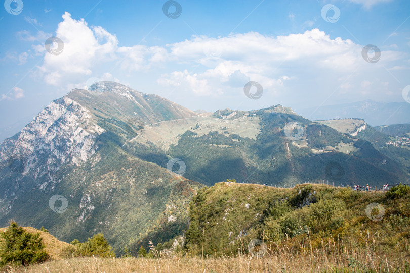 Скачать Летний пейзаж горного хребта фотосток Ozero