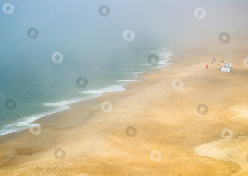 Скачать Океанический пейзаж с красивыми ажурными волнами фотосток Ozero