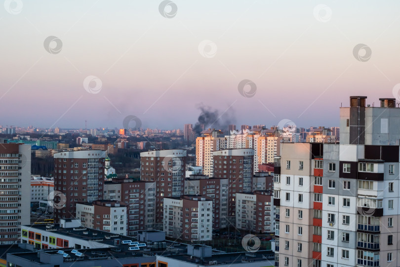 Скачать Беларусь, Минск - 06 марта 2024 года: Дым над городом фотосток Ozero