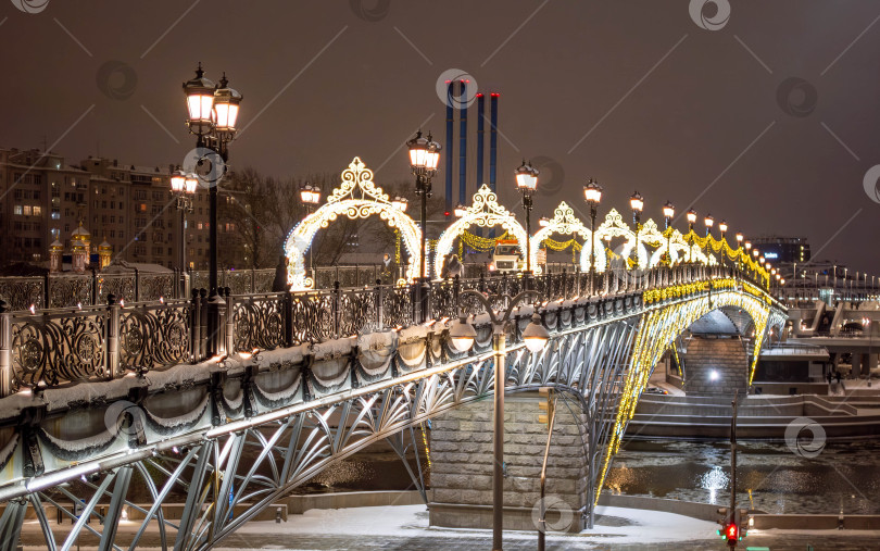 Скачать Вид на Патриарший мост (город Москва, Россия) фотосток Ozero