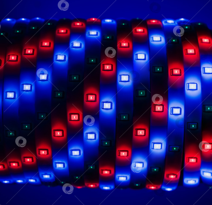Скачать Светодиодная лента с разноцветными диодами фотосток Ozero