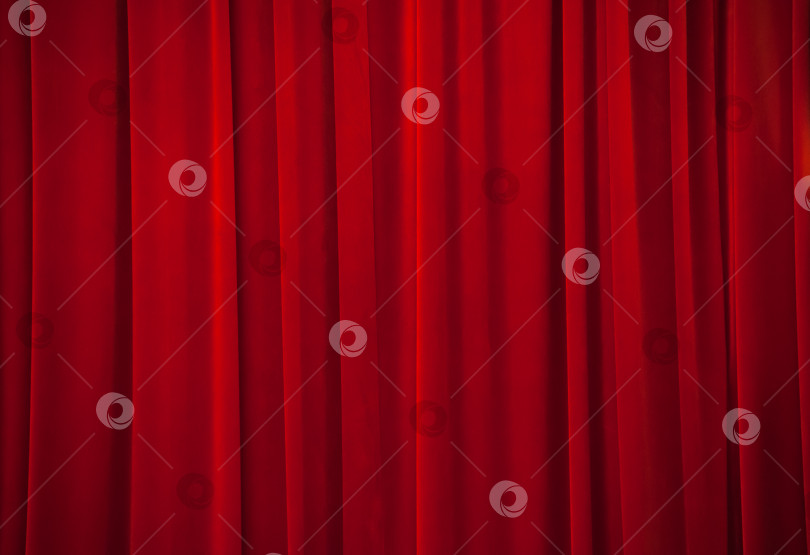 Скачать текстильная занавеска красного цвета с текстурированным фоновым изображением фотосток Ozero