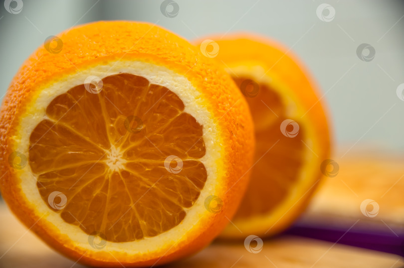 Скачать апельсин, нарезанный круглыми кольцами в качестве фонового изображения фотосток Ozero