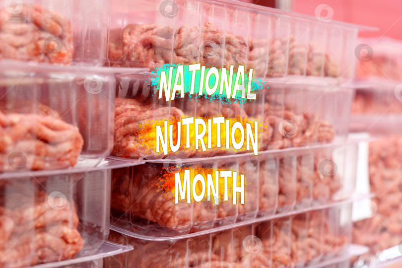 Скачать Празднование Национального месяца правильного питания на фоне полок со здоровыми закусками в местном продуктовом магазине фотосток Ozero