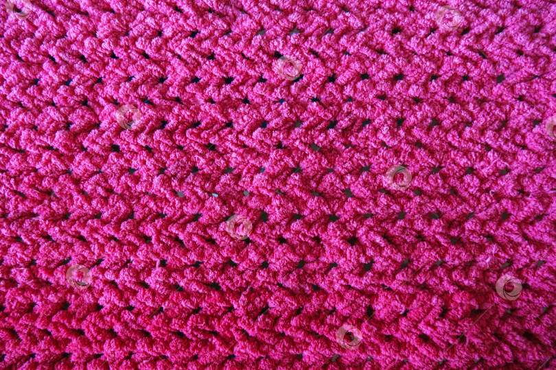 Скачать Крупный план розового вязаного одеяла с замысловатой текстурой фотосток Ozero