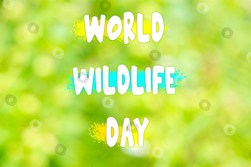 Скачать Всемирный день дикой природы художественно нанесен на размытый естественный зеленый фон в ознаменование международного дня, посвященного охране дикой природы фотосток Ozero