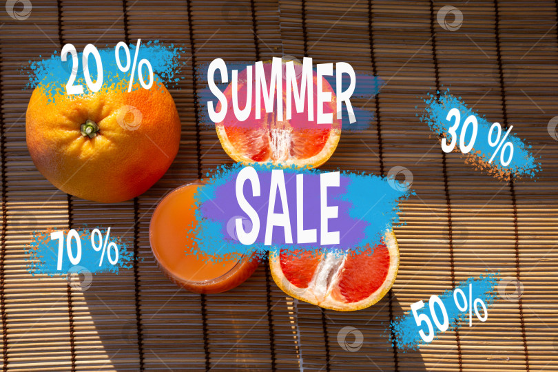Скачать Приветливая летняя атмосфера С ярким Объявлением о сезонной распродаже Свежих цитрусовых фотосток Ozero