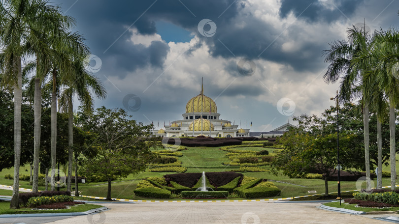 Скачать Прекрасный президентский дворец Истана Негара. фотосток Ozero