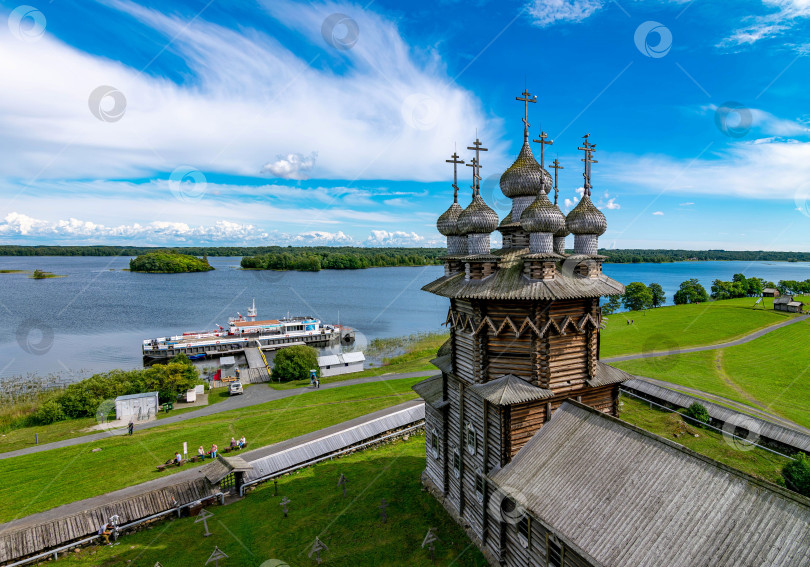 Скачать Вид на остров Кижи и Покровскую церковь (остров Кижи, Россия) фотосток Ozero