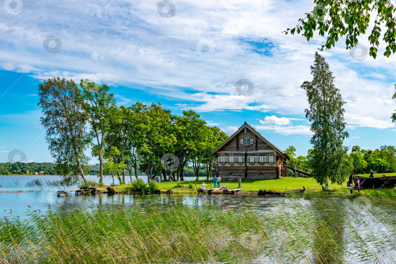 Скачать Вид на дом Сергеева из деревни Логморучей (остров Кижи, Россия) фотосток Ozero