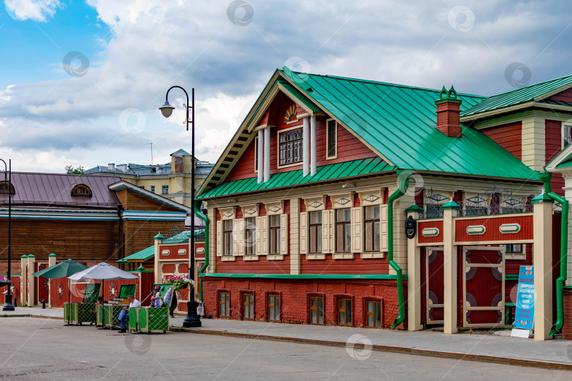 Скачать Вид на татарский дом в городе Казани (город Казань, Республика Татарстан, Россия) фотосток Ozero