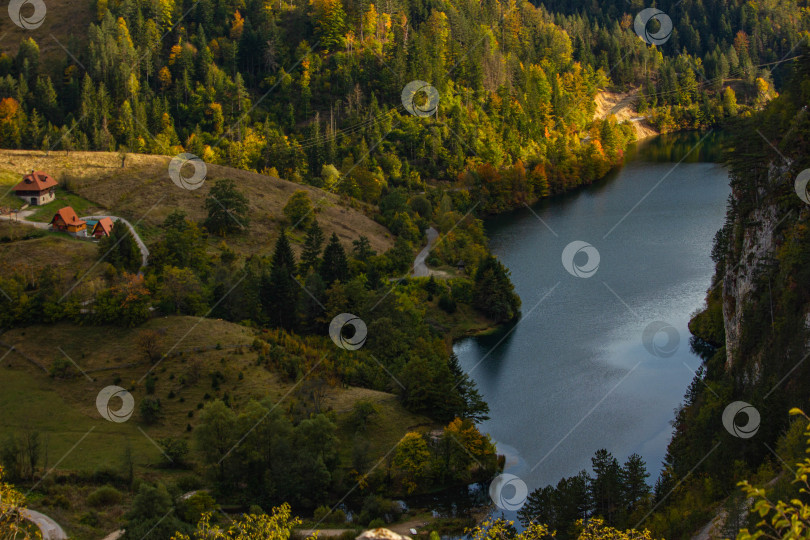 Скачать Домики у речки в горах фотосток Ozero