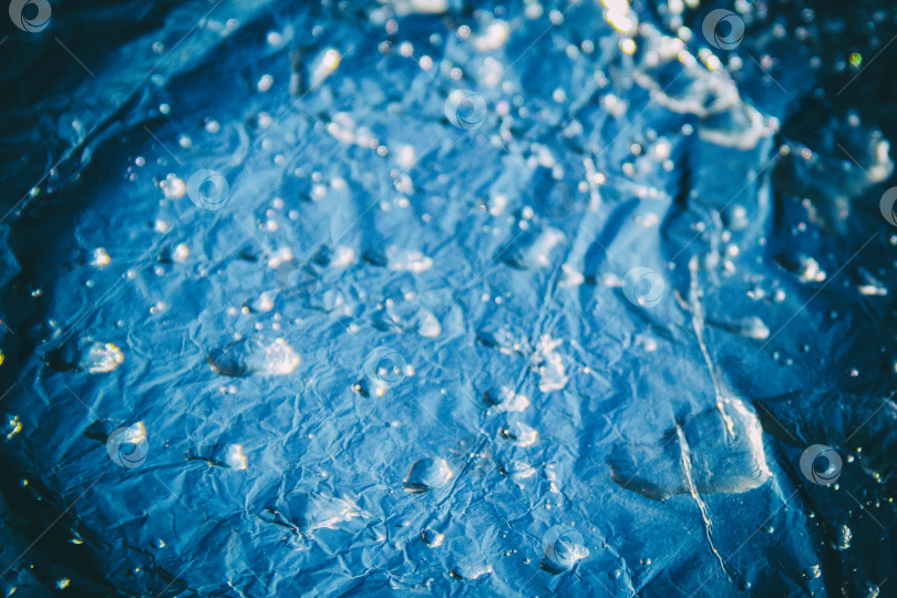 Скачать Синяя текстура, фон. Аннотация, копировальный аппарат. Размытые капли воды. фотосток Ozero
