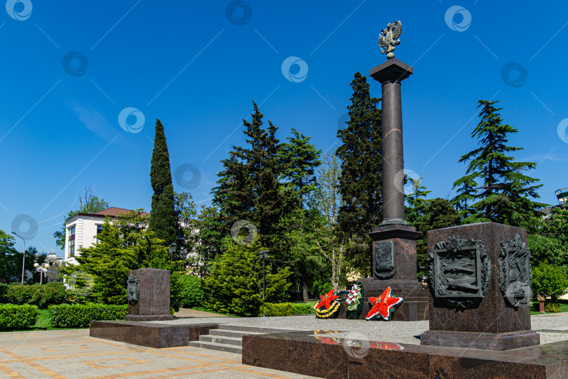 Скачать Туапсе, Россия - 16 мая 2019 года: Туапсе славится такими популярными достопримечательностями, как стела "Город воинской славы" фотосток Ozero