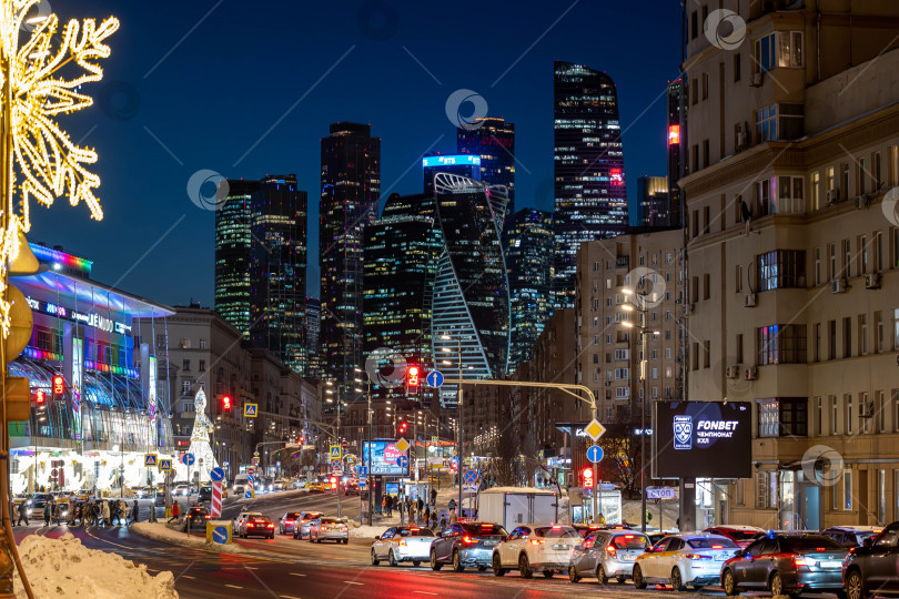 Скачать Вид на Москва-Сити с Бородинского моста (город Москва, Россия) фотосток Ozero