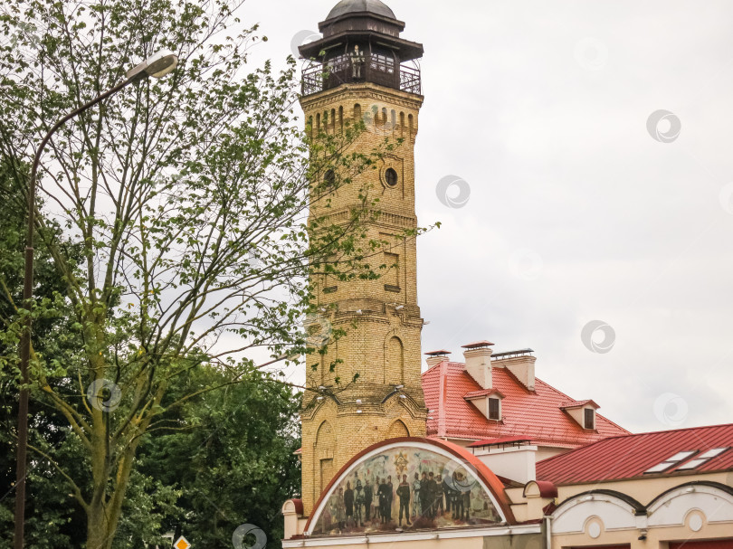 Скачать Старая башня пожарной части начала XX века в Гродно. Гродно, Беларусь - 17 июля 2017 г. фотосток Ozero