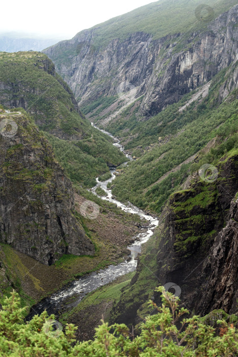Скачать Вид на водопад Ворингфоссен в Норвегии фотосток Ozero