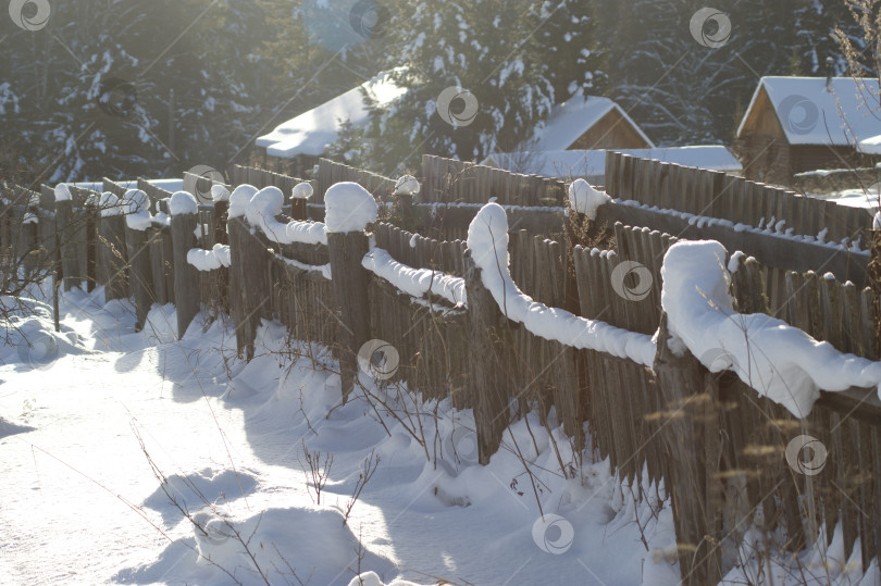 Скачать Забор снег солнце фотосток Ozero