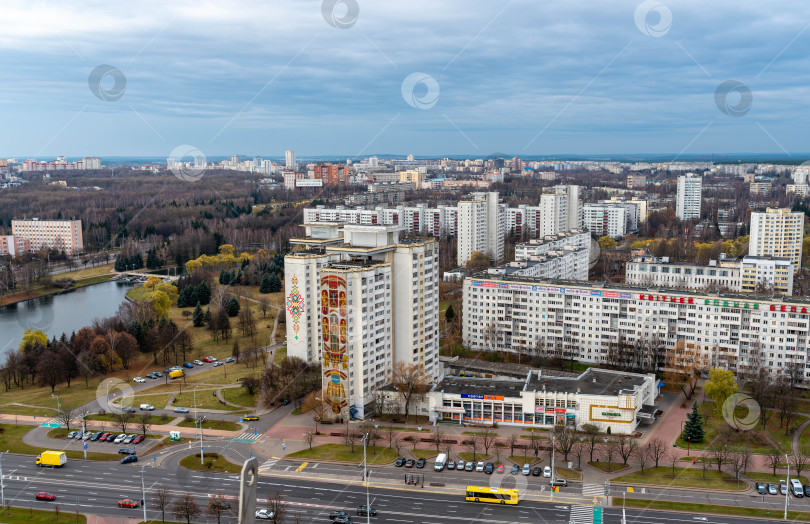 Скачать Вид на город Минск со смотровой площадки Национальной библиотеки Беларуси (город Минск, Беларусь) фотосток Ozero