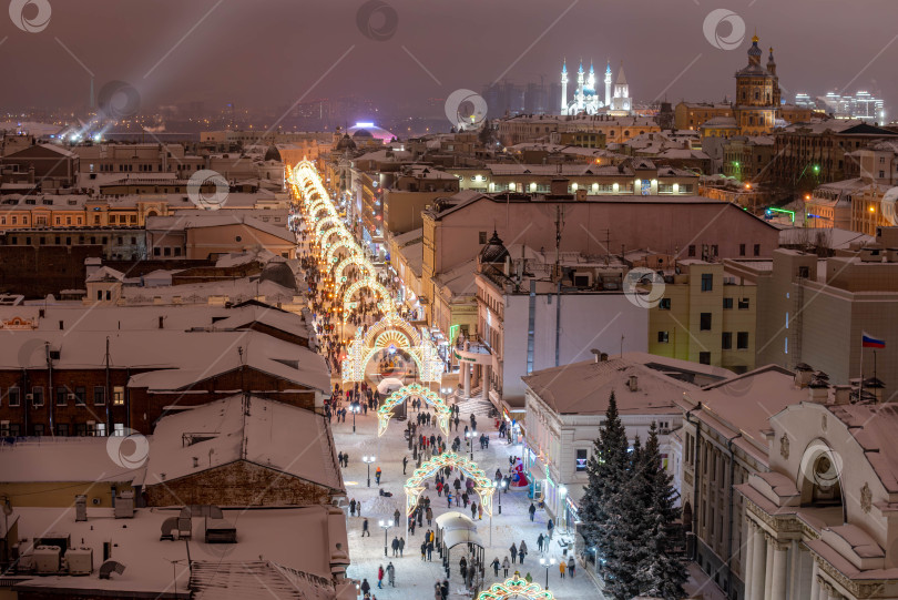 Скачать Вид на улицу Баумана с колокольни Богоявленского собора (город Казань, Россия) фотосток Ozero