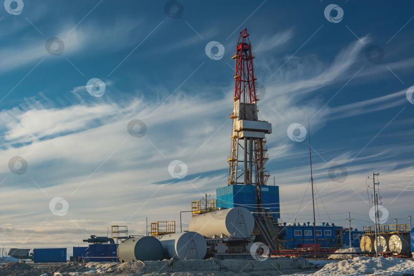 Скачать Установка глубокого бурения для добычи нефти и газа фотосток Ozero