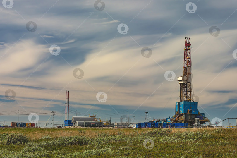Скачать Бурение нефтяных и газовых скважин в северной тундре фотосток Ozero