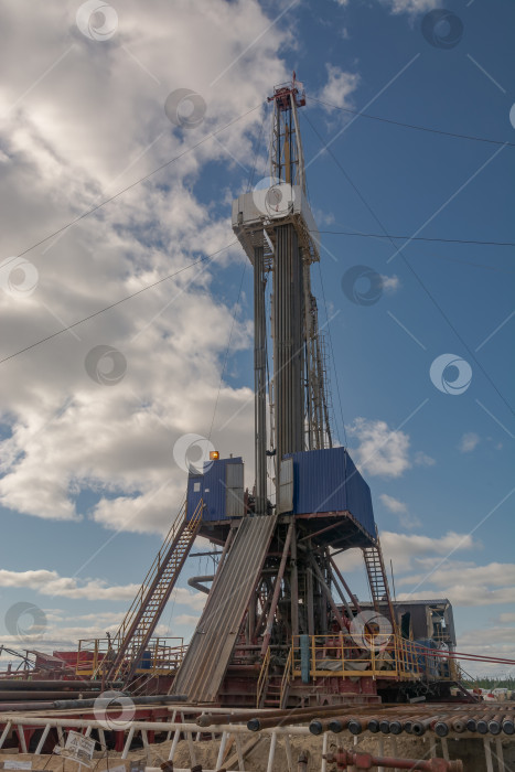 Скачать Буровая установка для бурения нефтяных и газовых скважин фотосток Ozero