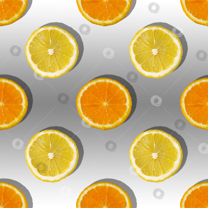 Скачать Однородный узор из ломтиков апельсина и лимона с тенью на сером модном фоне с белым градиентом. Плоская планировка фотосток Ozero