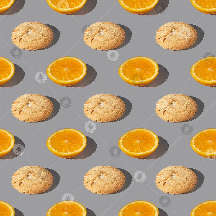 Скачать Бесшовный узор из белого свежего апельсинового печенья с дольками апельсина фотосток Ozero