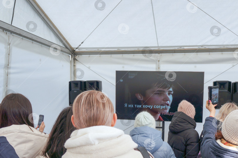 Скачать Казань, Татарстан, Россия - 17 марта 2024: групповое караоке фотосток Ozero