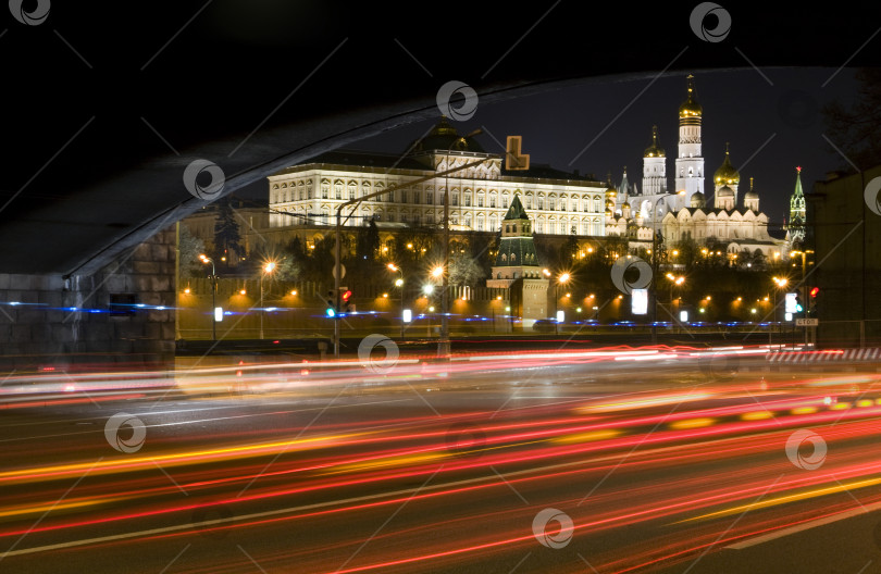 Скачать Москва, вид на Кремль ночью. фотосток Ozero