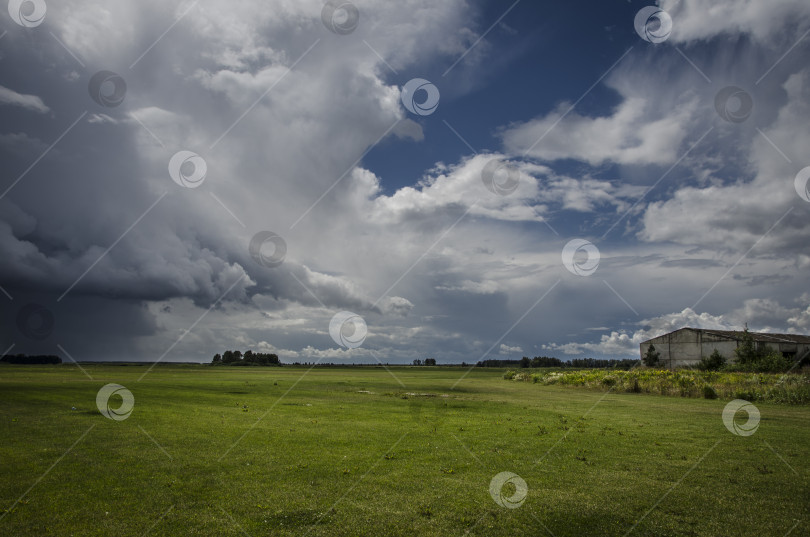 Скачать Прерии, грозовые облака, зловещая погода, сельская местность России, Сельская местность фотосток Ozero