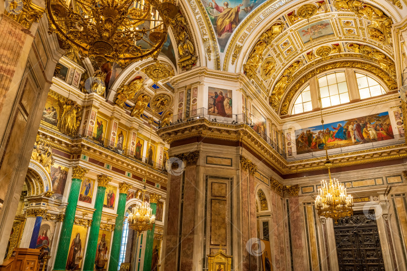 Скачать Интерьер Санкт-Петербурга. Исаакиевский собор. Санкт-Петербург. Роскошное убранство одного из красивейших соборов. 15.04.2022. фотосток Ozero