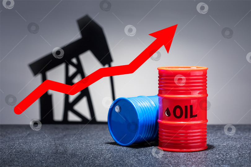 Скачать Нефтяные бочки с красной стрелкой вверх на сером фоне. фотосток Ozero