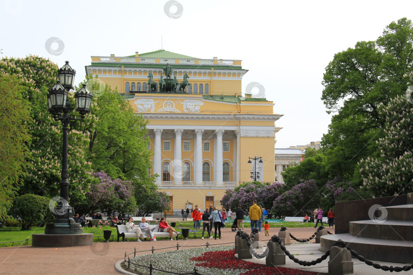 Скачать Панорама Александринского театра в Санкт-Петербурге весной 2022 года фотосток Ozero